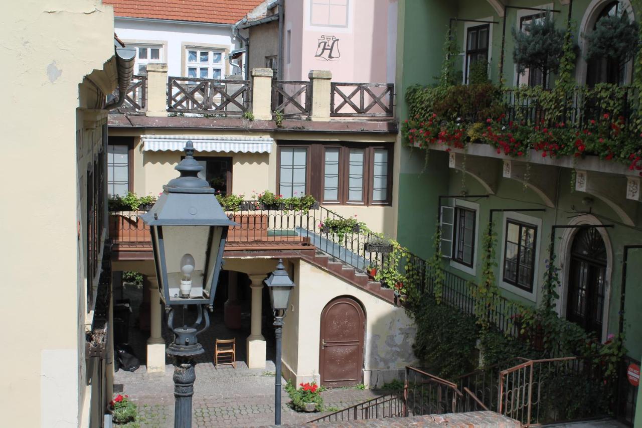 Zwinger Apartman Sopron Exterior photo